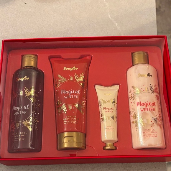 Douglas Other - Magical Winter Bath & Body Set - Red and Gold